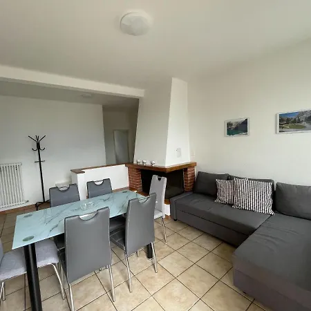 Gaggiole, 3 Apartment *